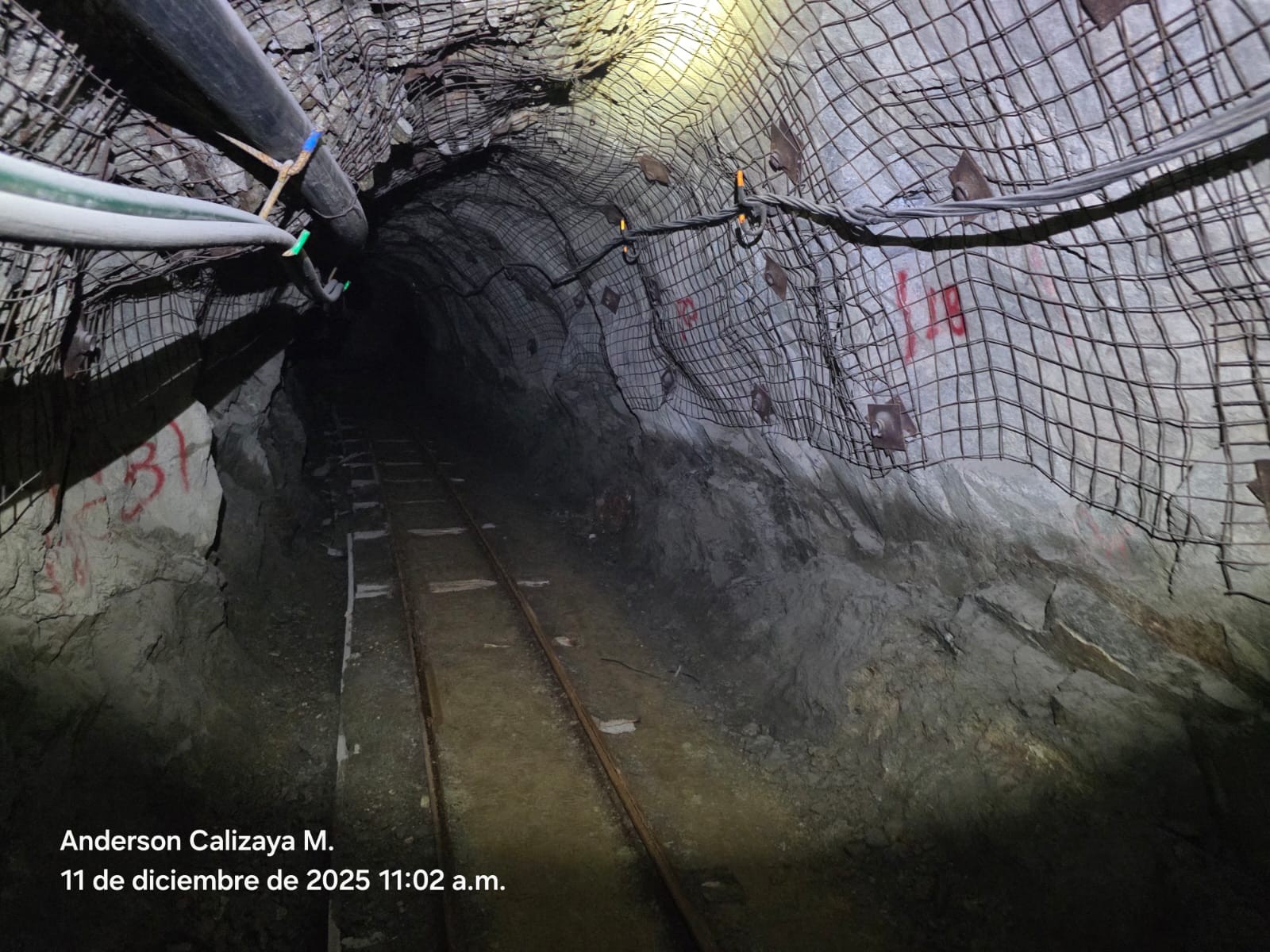 Exploración de galería minera